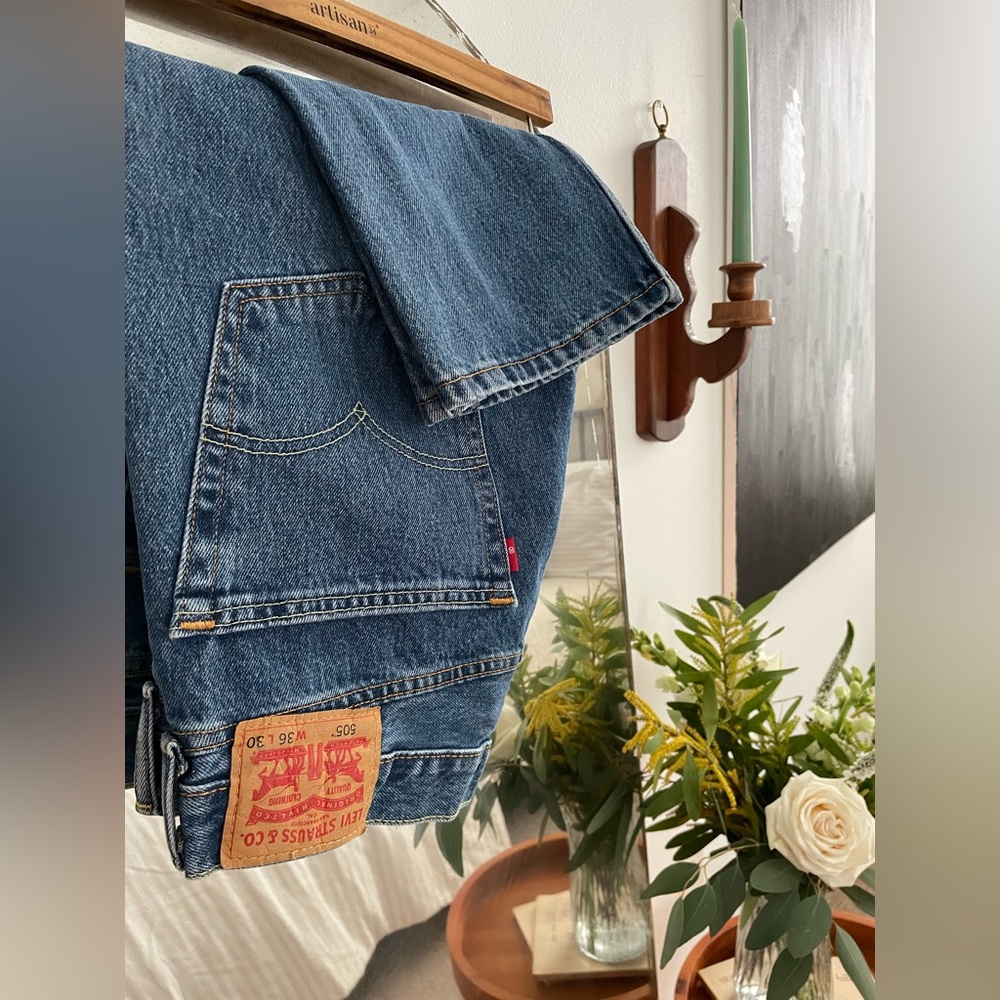 Unisex Denim High Rise LEVI Jeans with Leather Waist Logo